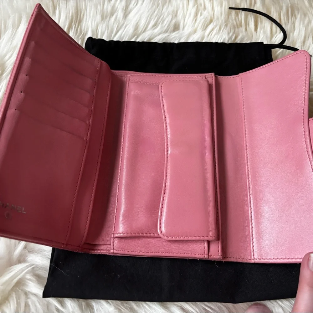 Authentic Chanel Medium Leather Quilted Pink Wallet With Dust Bag - Picture 4 of 7
